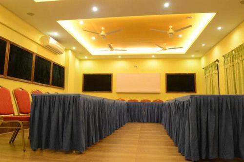 Hotel The White Lotus View Pvt Ltd Siddharthanagar Exterior photo
